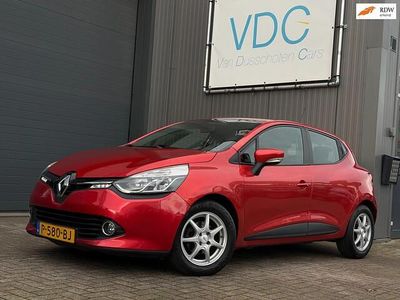 Rood Gebruikt 2014 Renault Clio IV Expression Hatchback | € 6.750 (Eerlijke prijs)