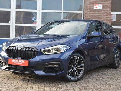 Blauw (metallic) Occasion 2020 BMW 118 Executive Hatchback | € 20.750 (Goede deal)