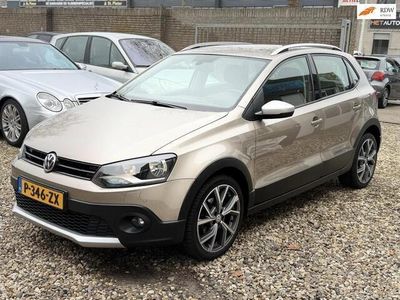 Geel Gebruikt 2016 VW Polo Highline Hatchback | € 11.950 (Eerlijke prijs)