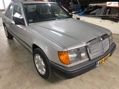 Grijs Gebruikt 1987 Mercedes E230 Sedan | € 7.989