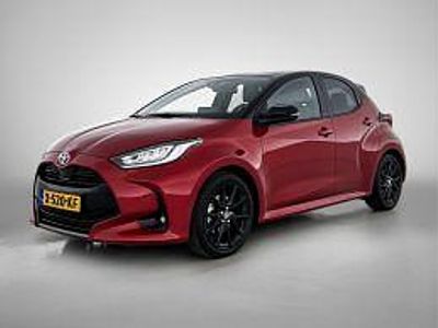 Rood mica Occasion 2023 Toyota Yaris Executive Hatchback | € 24.445 (Eerlijke prijs)