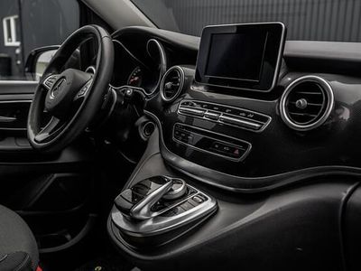 Mercedes V220