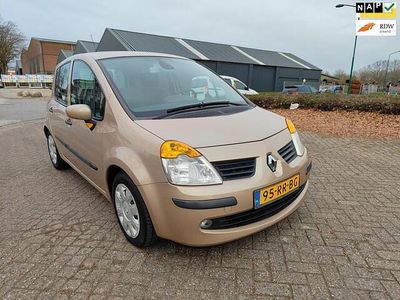 Beige (metallic) Gebruikt 2005 Renault Modus MPV | € 2.850 (Eerlijke prijs)