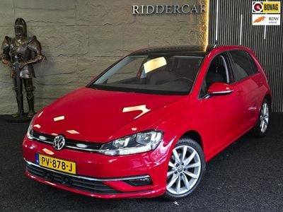 Rood Occasion 2017 VW Golf VII Highline Hatchback | € 14.499 (Super prijs)