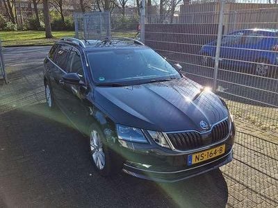 Zwart Occasion 2017 Skoda Octavia Stationwagen | € 10.900 (Eerlijke prijs)