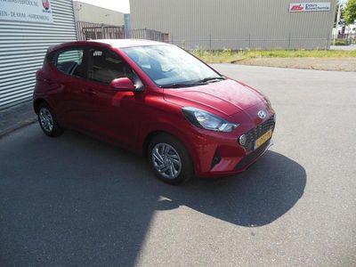 Rood Gebruikt 2021 Hyundai i10 Comfort Hatchback | € 11.950 (Iets duurder)