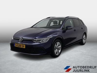 Blauw Occasion 2023 VW Golf VIII Comfortline Stationwagen | € 25.899 (Goede deal)
