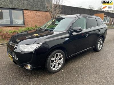 Zwart Gebruikt 2014 Mitsubishi Outlander P-HEV Instyle SUV | € 12.900 (Goede deal)