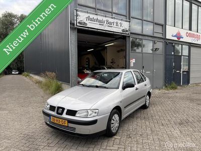 Grijs Gebruikt 2002 Seat Cordoba Sedan | € 1.699