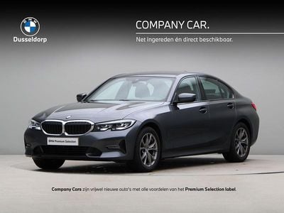 Grijs Occasion 2021 BMW 318 Executive Sedan | € 25.750 (Goede deal)
