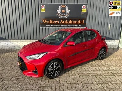 Rood Occasion 2023 Toyota Yaris Hybrid Hatchback | € 20.950 (Goede deal)