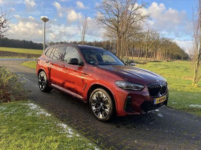 Rood Occasion 2022 BMW iX3 Executive SUV | € 38.500 (Eerlijke prijs)