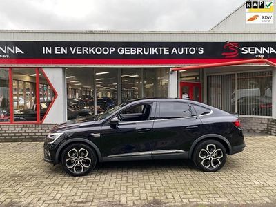 Zwart (metallic) Gebruikt 2022 Renault Arkana Intens SUV | € 15.950 (Goede deal)