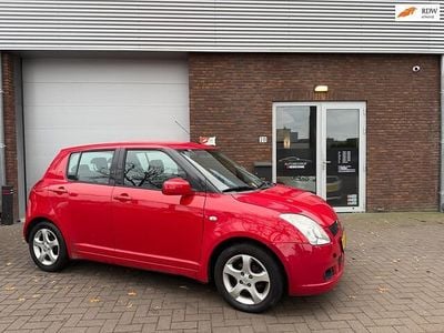 Rood Gebruikt 2005 Suzuki Swift Hatchback | € 1.999 (Eerlijke prijs)