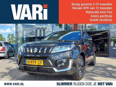 Zwart Gebruikt 2022 Suzuki Vitara Style SUV | € 22.999 (Eerlijke prijs)