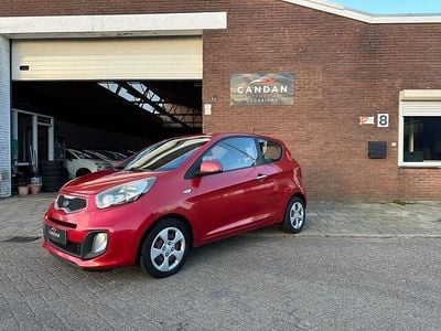 Rood (metallic) Gebruikt 2012 Kia Picanto Plus Hatchback | € 2.499 (Eerlijke prijs)