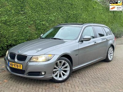 tweedehands BMW 318 3-SERIE Touring i /XENON/LEER/PANO/S-VERWRMNG/NAVI/CRUISE!/