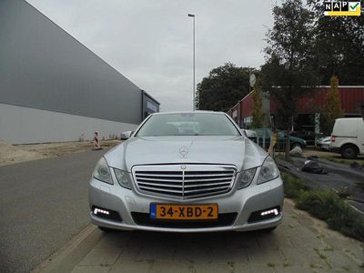 Grijs, metallic lak Gebruikt 2009 Mercedes E350 Elegance Sedan | € 7.450