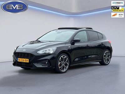 Zwart (metallic) Gebruikt 2021 Ford Focus Business Edition Hatchback | € 14.750 (Eerlijke prijs)