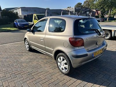 Grijs Occasion 2003 Toyota Yaris Terra Hatchback | € 1.995 (Iets duurder)