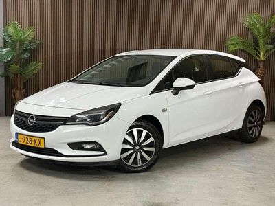 Wit Gebruikt 2016 Opel Astra Business Hatchback | € 5.750 (Eerlijke prijs)