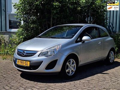 Grijs, metallic lak Occasion 2011 Opel Corsa Edition Hatchback | € 3.650 (Eerlijke prijs)