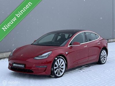 Rood (metallic) Occasion 2019 Tesla Model 3 Long Range AWD Sedan | € 19.695 (Eerlijke prijs)