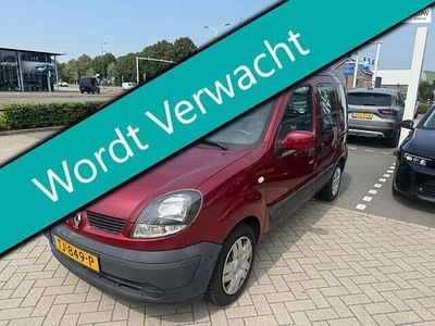 Rood (metallic) Gebruikt 2005 Renault Kangoo Expression MPV | € 4.995 (Eerlijke prijs)
