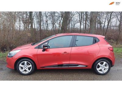 Rood Occasion 2013 Renault Clio IV Dynamique Hatchback | € 5.250 (Eerlijke prijs)
