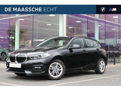 Zwart Occasion 2021 BMW 118 Sport Line Hatchback | € 22.450 (Eerlijke prijs)