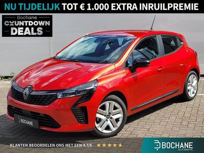 Rood Gebruikt 2023 Renault Clio V Evolution Hatchback | € 21.195 (Eerlijke prijs)