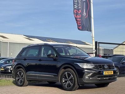 Zwart Occasion 2022 VW Tiguan Life SUV | € 29.900 (Super prijs)