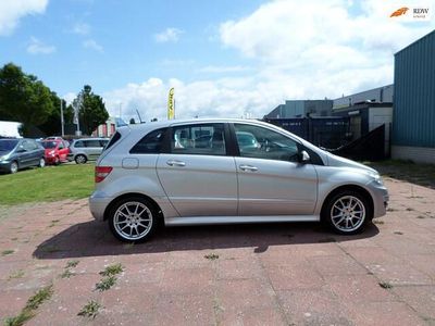 Mercedes B200