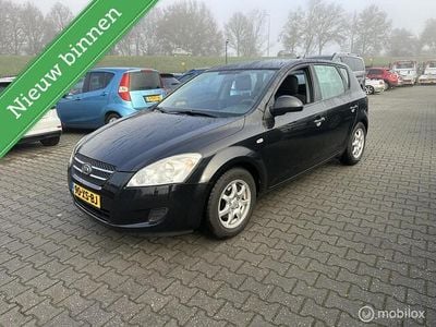 Zwart Occasion 2007 Kia Ceed Hatchback | € 1.950