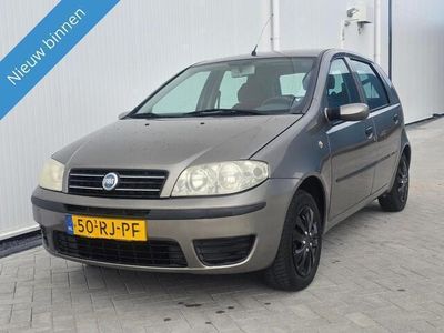 tweedehands Fiat Punto 1.4-16V Young bj 2005 5-drs Airco/Cruise/trekhaak NW APK? !