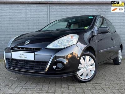 Zwart Gebruikt 2010 Renault Clio II Hatchback | € 2.650 (Eerlijke prijs)