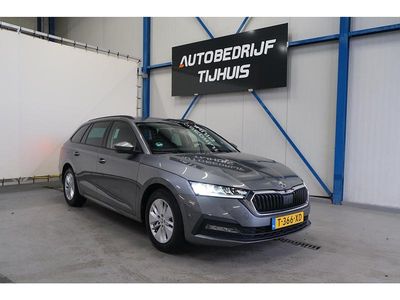 Grijs Gebruikt 2023 Skoda Octavia Ambition Stationwagen | € 23.900 (Iets duurder)