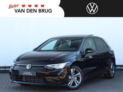 tweedehands VW Golf VIII 1.5 eTSI R-Line 130pk DSG | Panoramadak | Afneembare trekhaak | LED | Stoelverwarming | Navigatie | Adaptive cruise Control |
