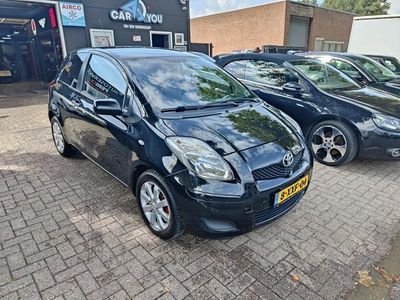 Zwart (metallic) Gebruikt 2010 Toyota Yaris Hatchback | € 3.350 (Eerlijke prijs)
