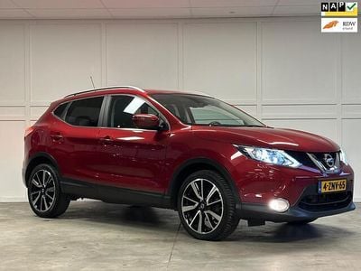 Rood (metallic) Gebruikt 2015 Nissan Qashqai Tekna SUV | € 11.950 (Eerlijke prijs)
