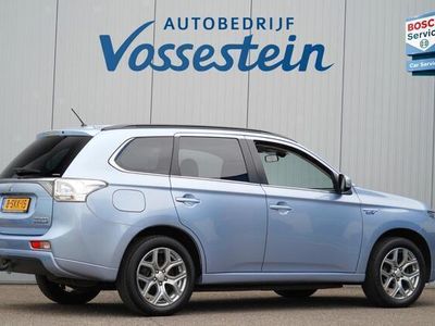 tweedehands Mitsubishi Outlander 2.0 PHEV Instyle / Trekhaak / Schuifdak / Camera /