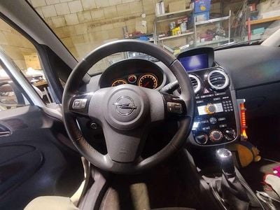 Occasion Opel Corsa Selection 75 PK (55 kW) 2010 Wit Hatchback