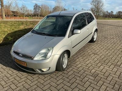Occasion Ford Fiesta Futura 101 PK (74 kW) 2005 Grijs Hatchback