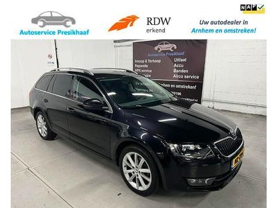Zwart (metallic) Gebruikt 2017 Skoda Octavia Business Line Stationwagen | € 13.495 (Eerlijke prijs)