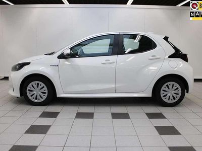 Wit Occasion 2021 Toyota Yaris Hybrid Active Hatchback | € 19.950 (Eerlijke prijs)