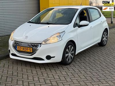Wit (metallic) Gebruikt 2012 Peugeot 208 Hatchback | € 4.450 (Iets duurder)