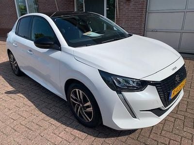 Wit Gebruikt 2022 Peugeot 208 Allure Hatchback | € 16.950 (Eerlijke prijs)