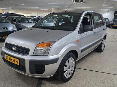 Grijs Gebruikt 2010 Ford Fusion Cool & Sound Edition MPV | € 4.999 (Iets duurder)