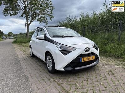 Wit Gebruikt 2021 Toyota Aygo X-play Hatchback | € 10.875 (Eerlijke prijs)