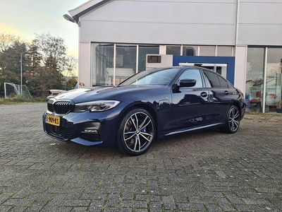 Blauw Gebruikt 2021 BMW 330e Basis Sedan | € 31.995 (Eerlijke prijs)